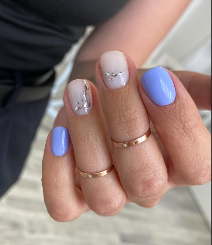 Manikúra — lila s fólií, gel lak