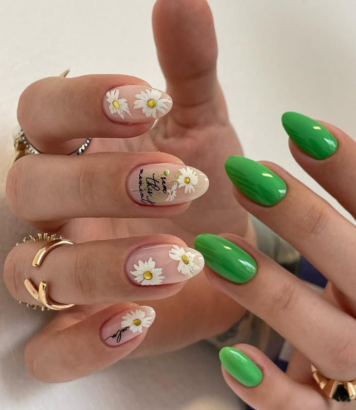 Manikúra — zelená s sedmikráskami